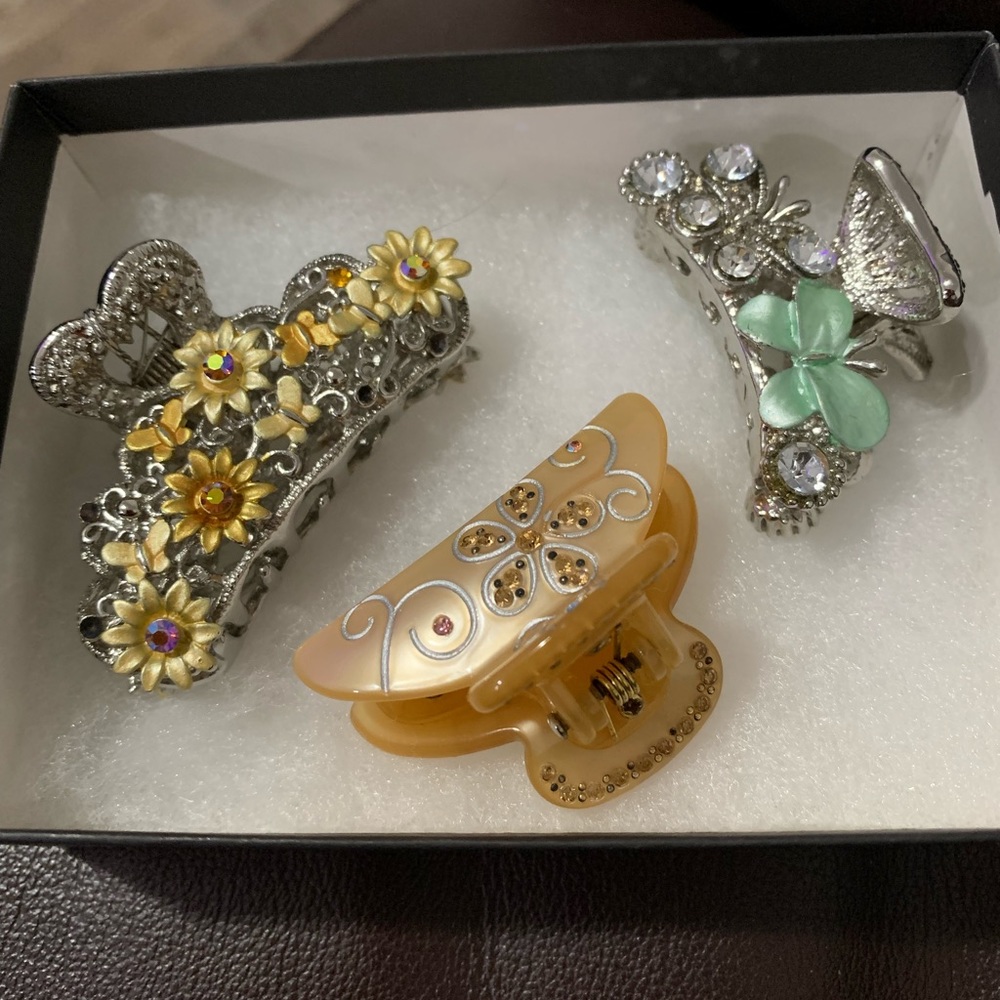 Beautiful jewelled hair clips bundles of 3